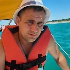 Артём