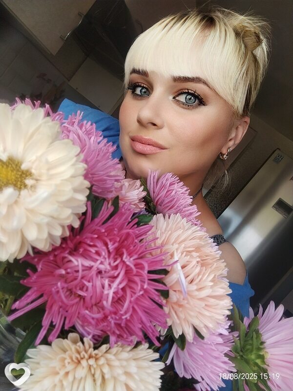 Оля