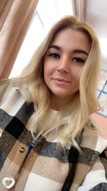 Оля