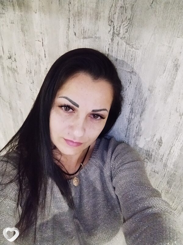 Оля