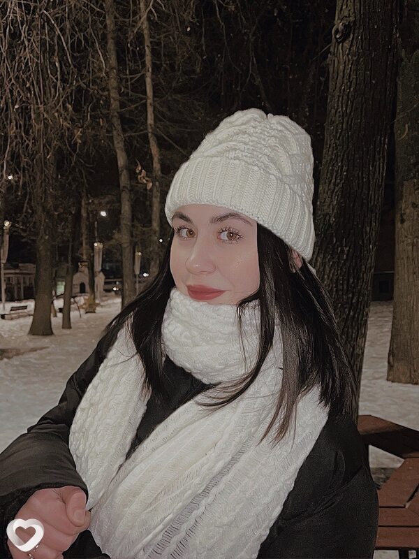 Оля