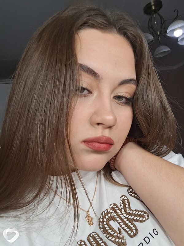Оля