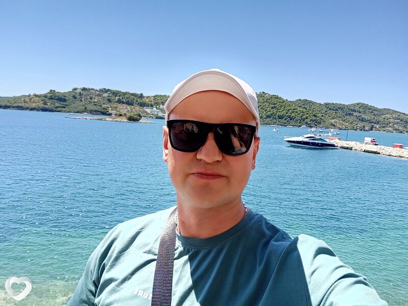 Артём