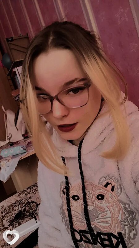 Оля