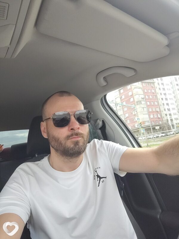 Артём