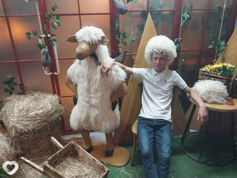 Артём