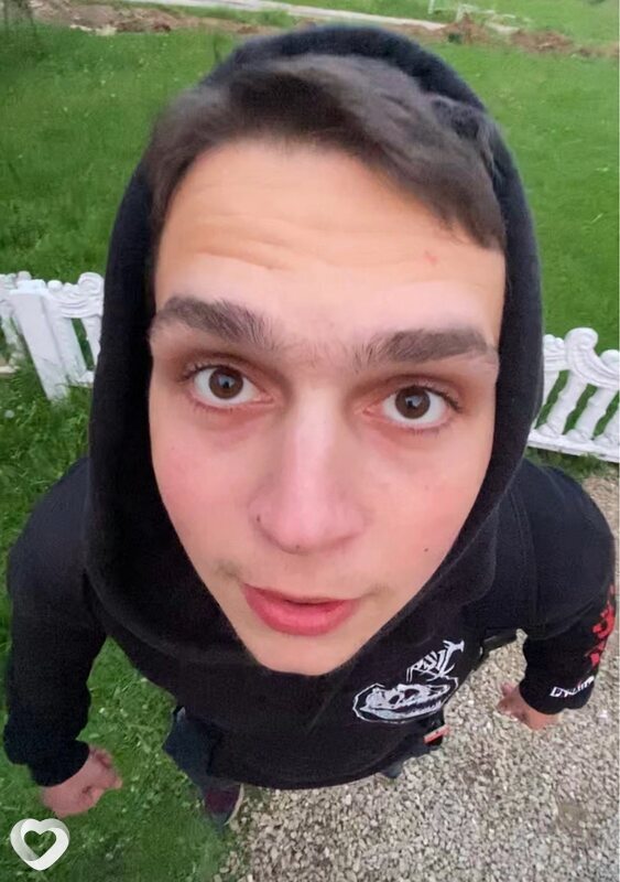 Артём