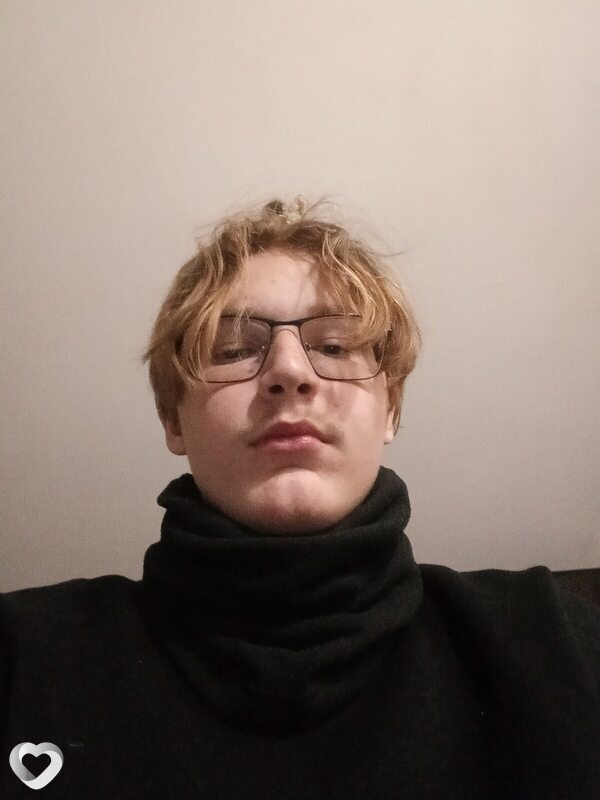 Артём