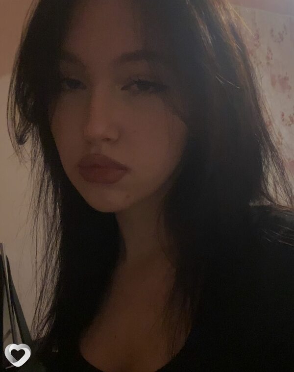 Оля