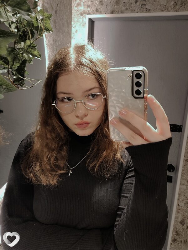 Оля