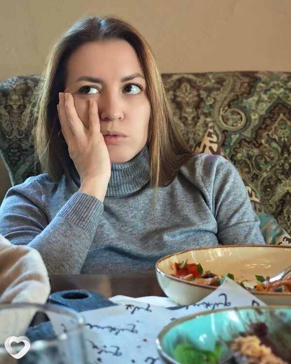 Оля